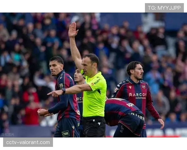 第60分钟战术调整:巴列卡诺换下前锋,增加一名中场以稳固转换阶段的防守 第60分钟战术调整:巴列卡诺换下前锋,增加一名中场以稳固转换阶段的防守