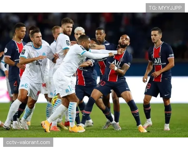 毕包后卫帕雷德斯接受专访，谈如何在高位防守中平衡区域协防与盯人职责